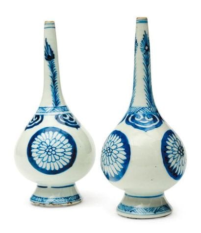 Deux soliflores bleu blanc. H_17 cm