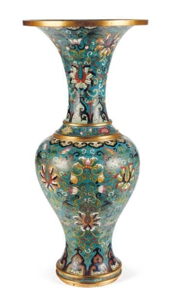 Vase balustre en bronze doré et émaux cloisonnés....