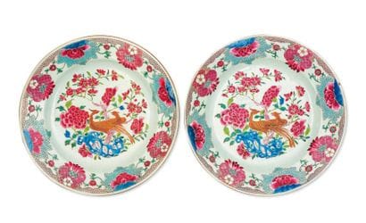 Paire de plats en porcelaine. Chine, époque...