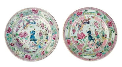 Deux assiettes en porcelaine, à décor de...