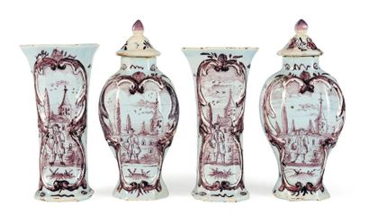 DELFT
Garniture composée de quatre vases...