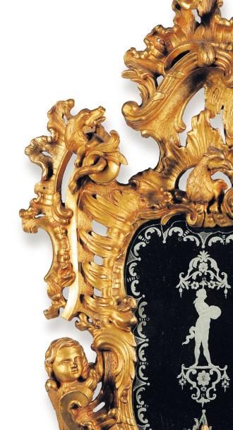 Paire de miroirs en bois redoré à décor de...