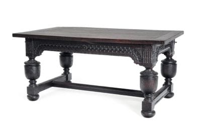 Table rectangulaire en bois teinté et sculpté,...