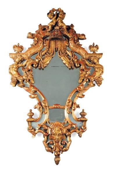 Miroir de forme contournée en bois redoré,...