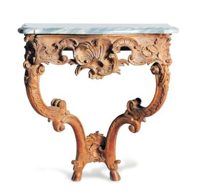Console en bois sculpté redoré, à deux pieds...