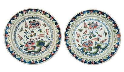 DELFT
Paire de plats ronds à décor bleu,...