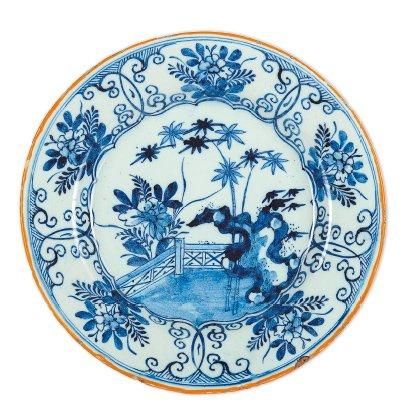 DELFT
Assiette à décor en camaïeu bleu au...