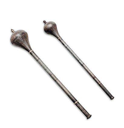 Deux masses d'armes en alliage, bidri, à...