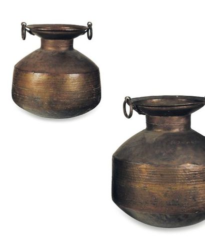 Lot composé de deux grands lotas en bronze....