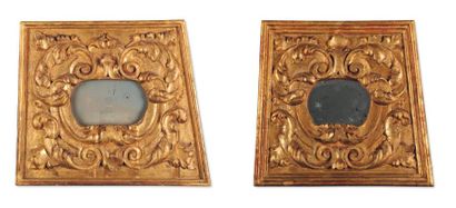 Paire de Miroirs en bois sculpté doré. Russie...