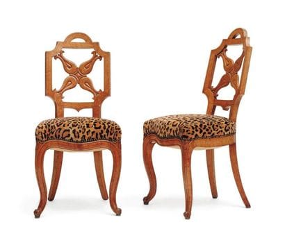 Paire de chaises en sycomore. Dossier ajouré...