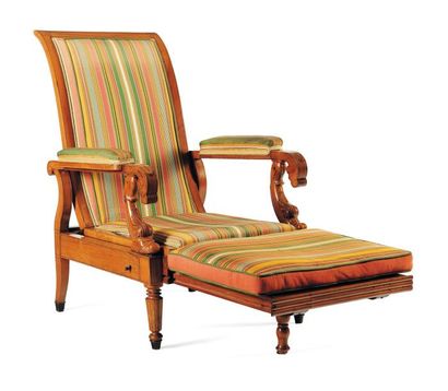 Fauteuil à haut dossier en bois clair avec...