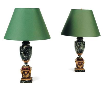 Paire de vases d'ornement en marbre vert...
