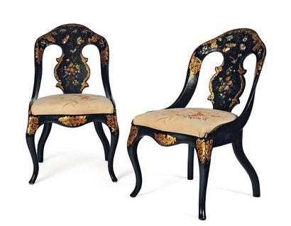 Paire de chaises gondoles à châssis en bois...