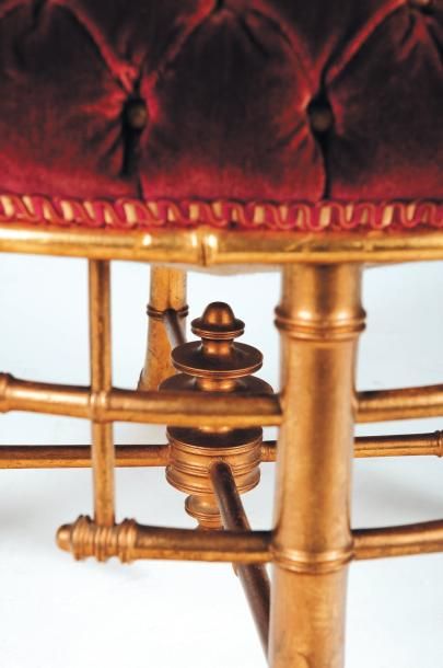 Tabouret circulaire de goût chinois en bois...