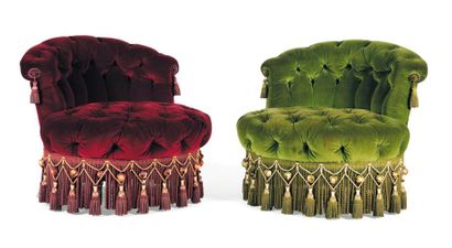 Deux chaises capitonnées à dossier gondole....