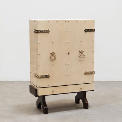 ALDO TURA (1909-1963)
Cabinet éclairant
Parchemin...