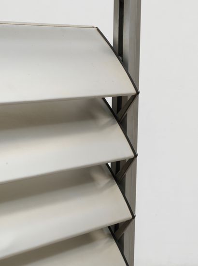 Jean PROUVÉ (1901-1984)
Brise-soleil
Aluminium
Aluminum
Vers...