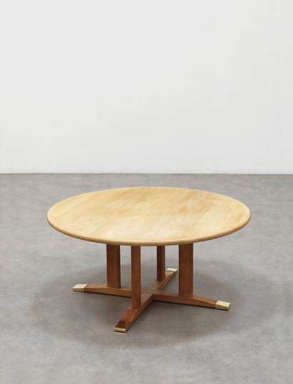 FRITS HENNINGSEN (1889-1965)
Table basse
Chêne...