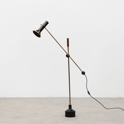 Tapio WIRKKALA (1915-1985)
Lampadaire
Teck,...