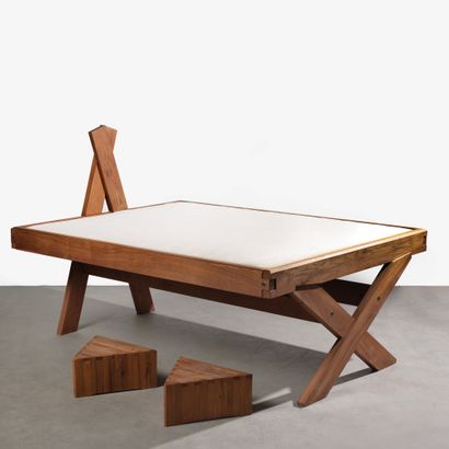 PIERRE CHAPO (1901-1984)
Lit modèle «15»
Orme...