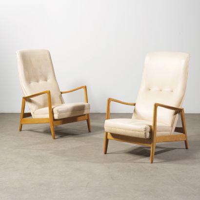 Gio PONTI (1891-1979)
Paire de chauffeuses
Chêne...
