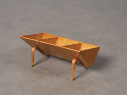 Bruno MATHSSON (1907-1988)
Porte revues modèle...