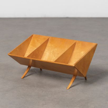 Bruno MATHSSON (1907-1988)
Porte revues modèle...