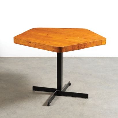 Charlotte PERRIAND (1903-1999)
Table pentagonale...