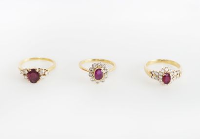 Lot of three 18K (750) yellow gold and brilliant-cut...