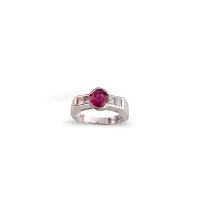 18K (750) white gold ring set with an oval...