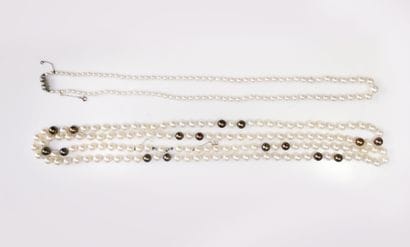 Lot comprising a sautoir of white cultured...