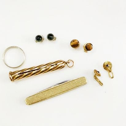 18K (750) gold lot comprising two pairs of...