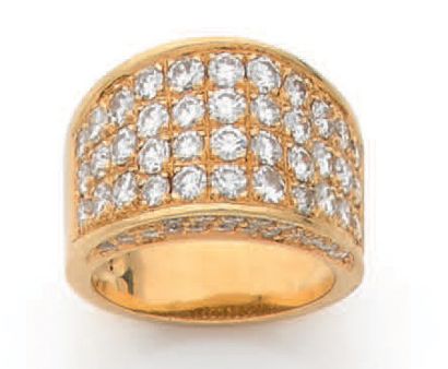 Bague bombée en or jaune 18k (750) agrémentée...