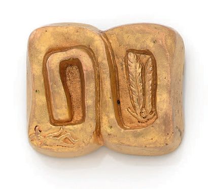 LINE VAUTRIN.

Broche en bronze doré dessinant...