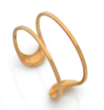 Pierre CARDIN. 

Bracelet manchette ajouré...