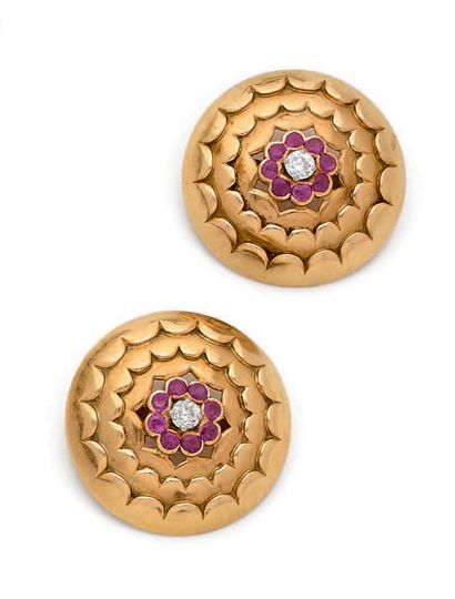 Paire de boutons ronds en or jaune 18K (750)...