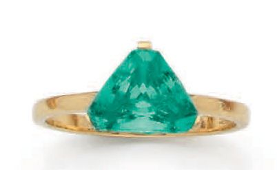Bague en jaune 18K (750) ornée d'une émeraude...