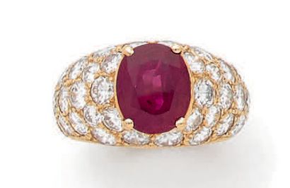 Bague bombée en or jaune 18K (750) entièrement...