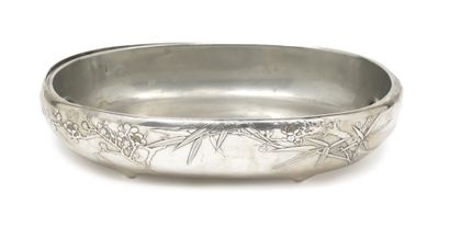 SILVER TABLE MEDIUM Japan, circa 1900
Floral...
