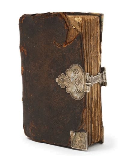 BOOK WITH SILVER CLOSER Christelijke oonderwijzingen,...