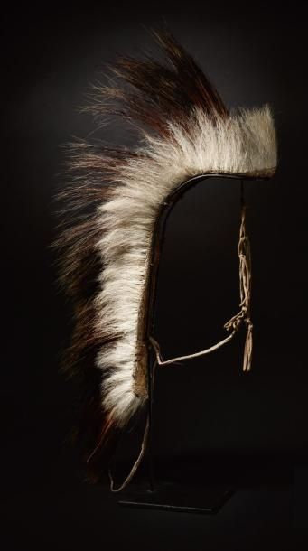 AMÉRIQUES
COIFFE «Roach» en fibres, cuir...