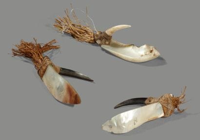 MICRONÉSIE
TROIS HAMEÇONS pour la pêche à...