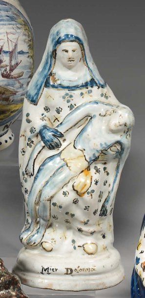 Nevers. Figure de Pieta portant le Christ...