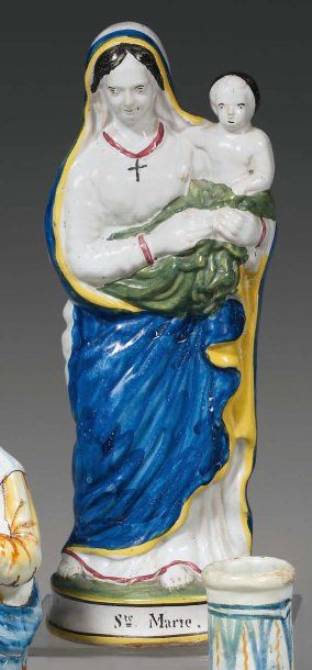 Nevers. Figure de Vierge debout tenant l'Enfant...