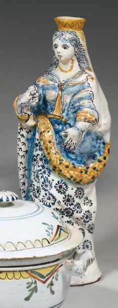 Nevers. Vierge d'accouchée debout à décor...