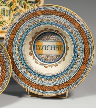 Sienne ou Deruta. Tondino à décor polychrome...