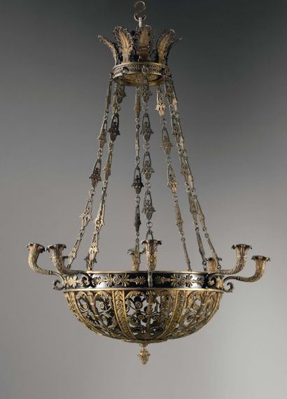 Lustre de forme corbeille en bronze ciselé...