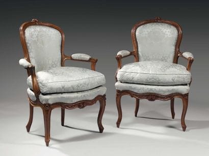 Paire de fauteuils à dossier mouvementé en...