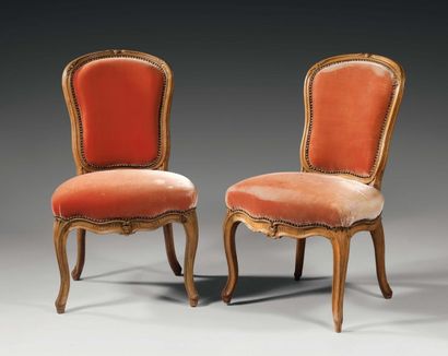 Paire de ch aises à dossier violoné en bois...